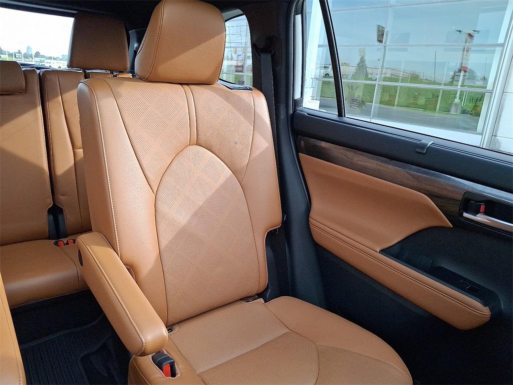used 2023 Toyota Highlander car, priced at $42,548