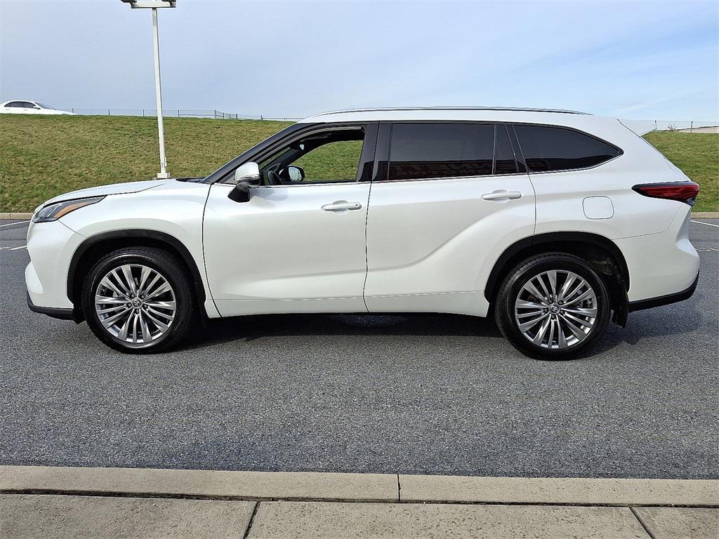 used 2023 Toyota Highlander car, priced at $42,548