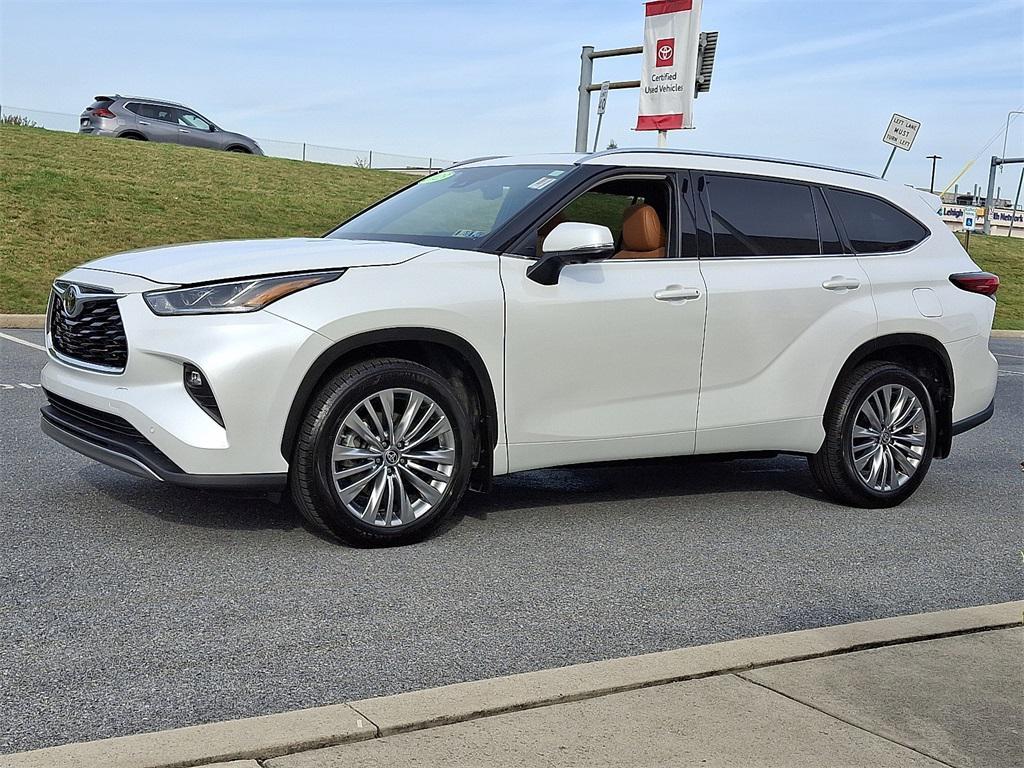 used 2023 Toyota Highlander car, priced at $42,548