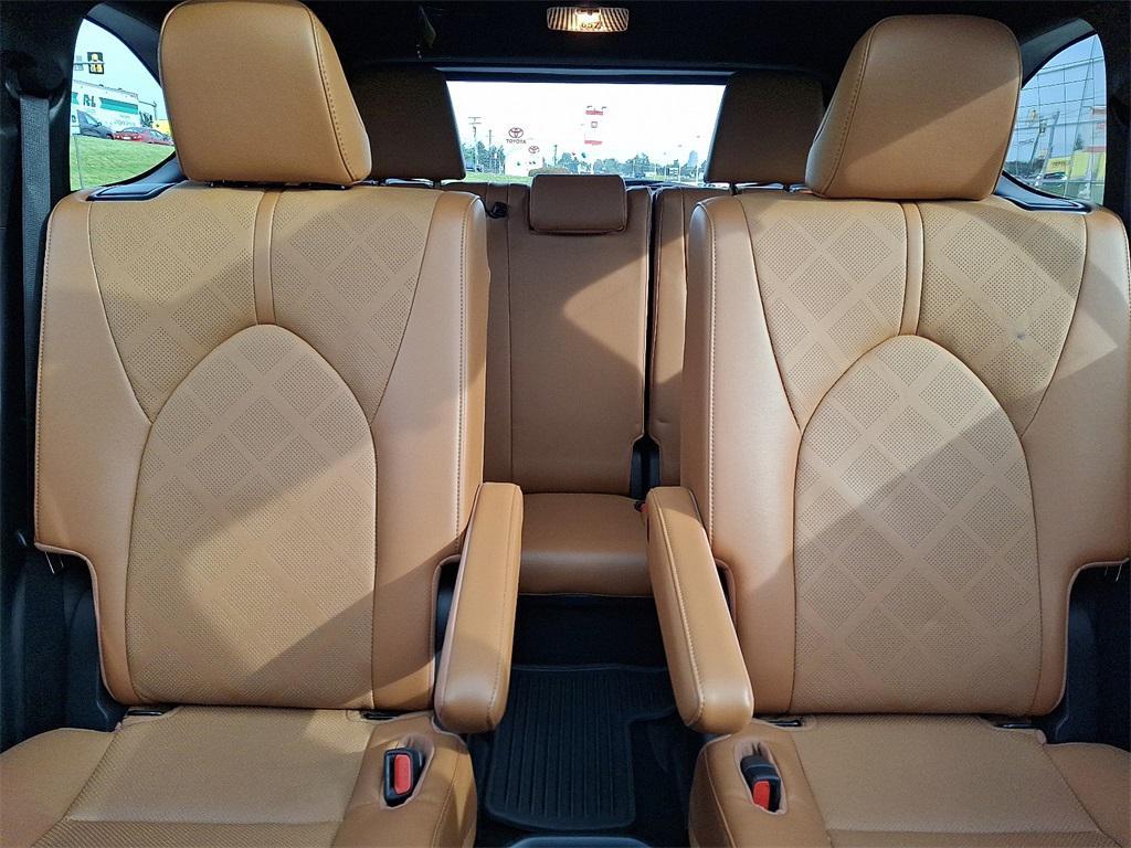 used 2023 Toyota Highlander car, priced at $42,548