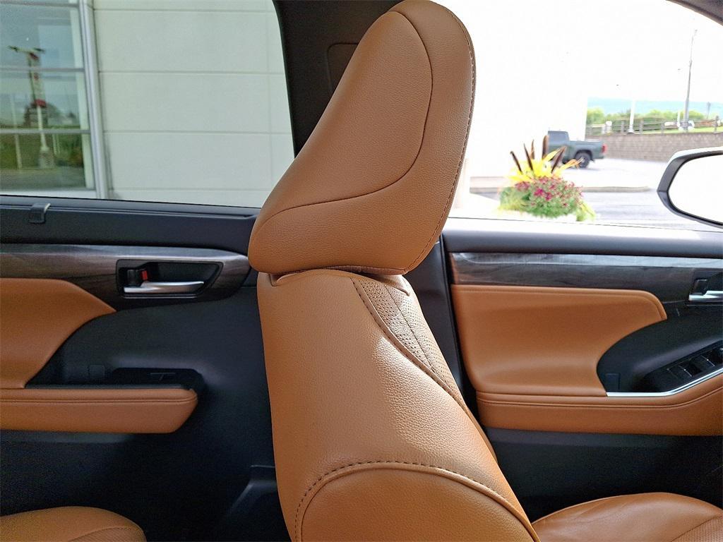 used 2023 Toyota Highlander car, priced at $42,548
