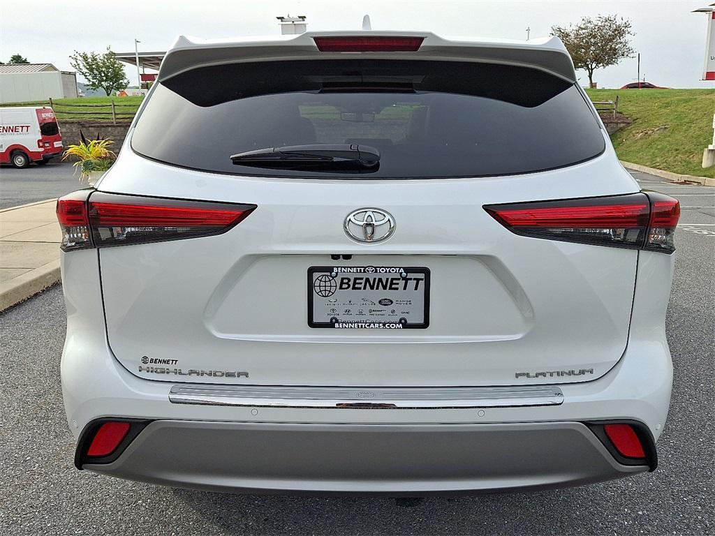 used 2023 Toyota Highlander car, priced at $42,548
