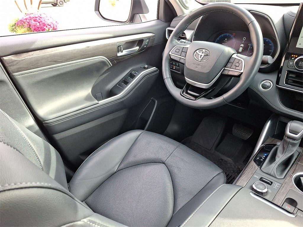 used 2024 Toyota Highlander car, priced at $48,977