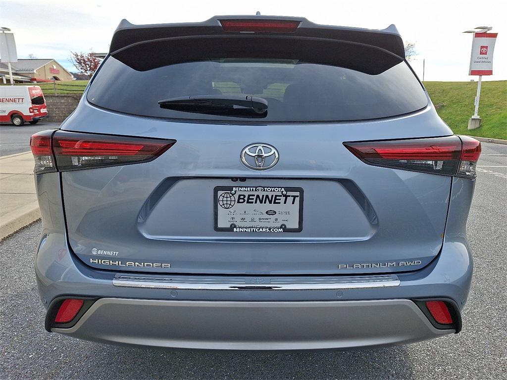used 2024 Toyota Highlander car, priced at $48,977