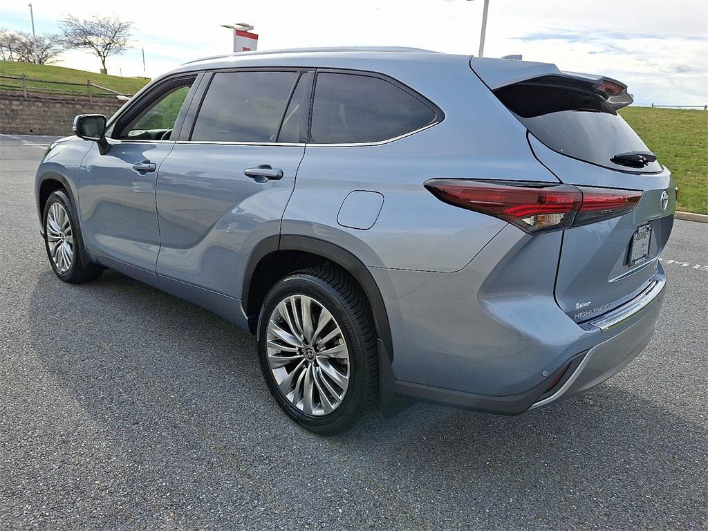 used 2024 Toyota Highlander car, priced at $48,977