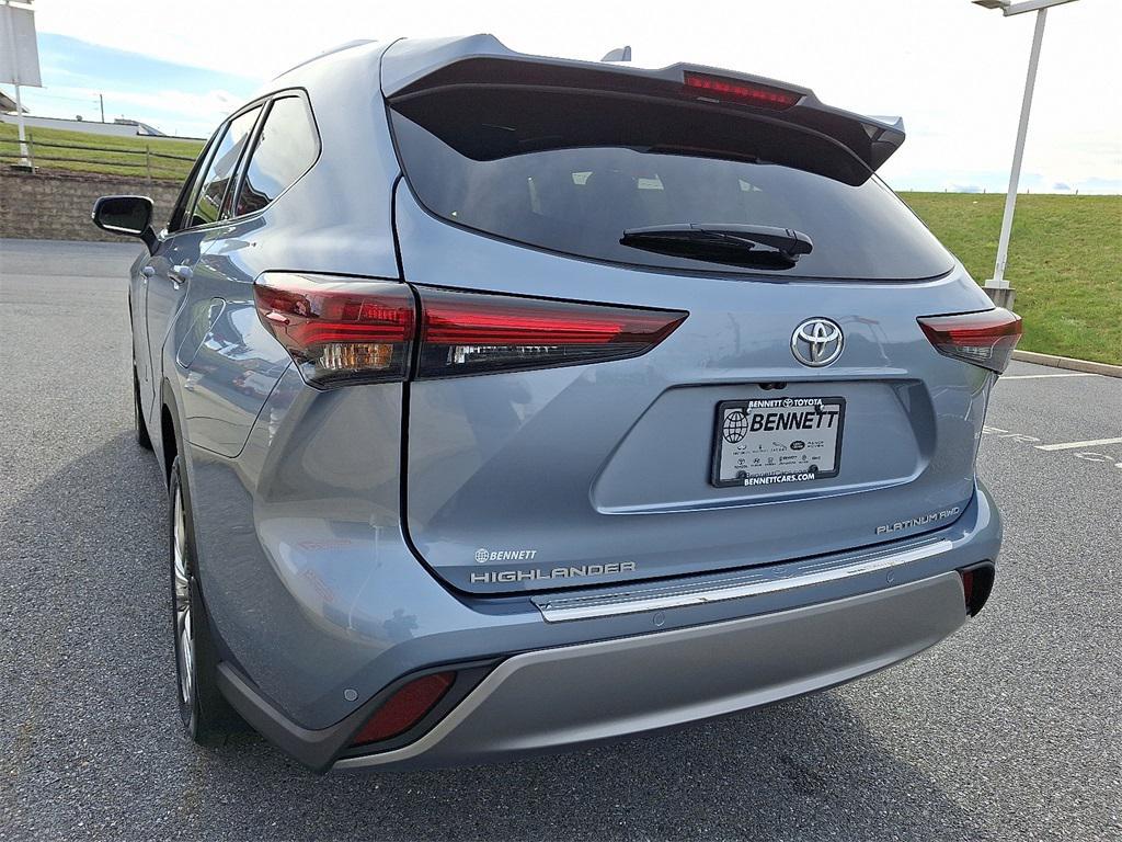 used 2024 Toyota Highlander car, priced at $48,977