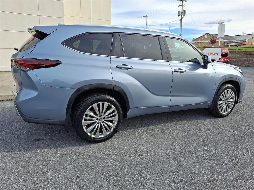 used 2024 Toyota Highlander car, priced at $48,977