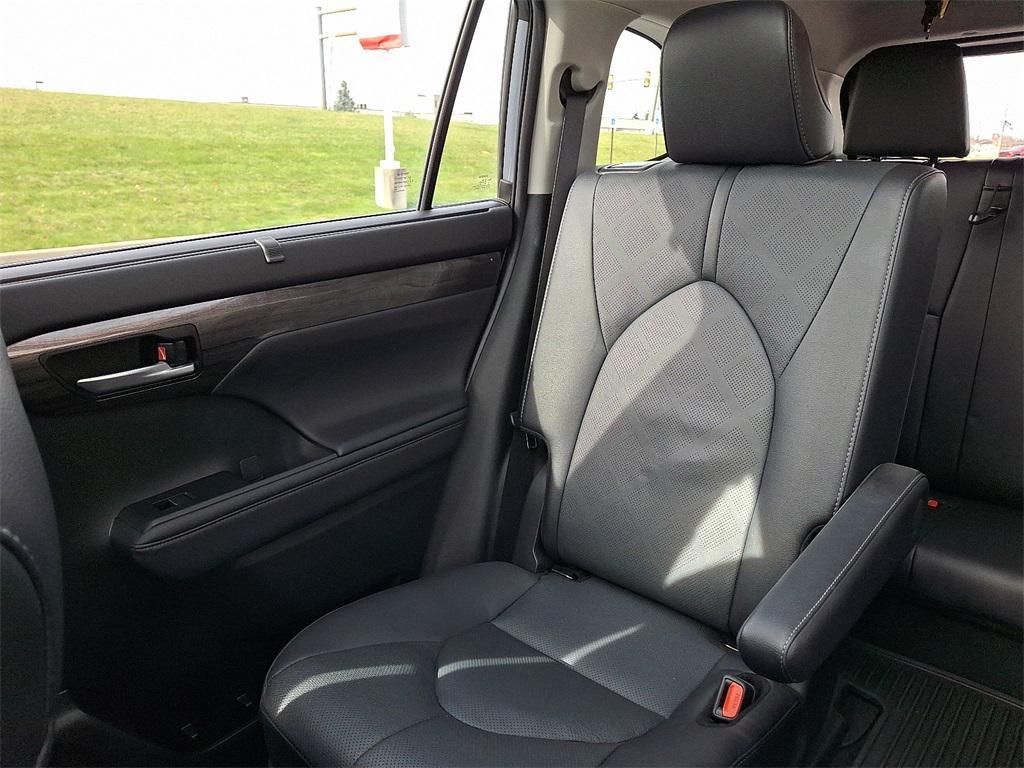 used 2024 Toyota Highlander car, priced at $48,977