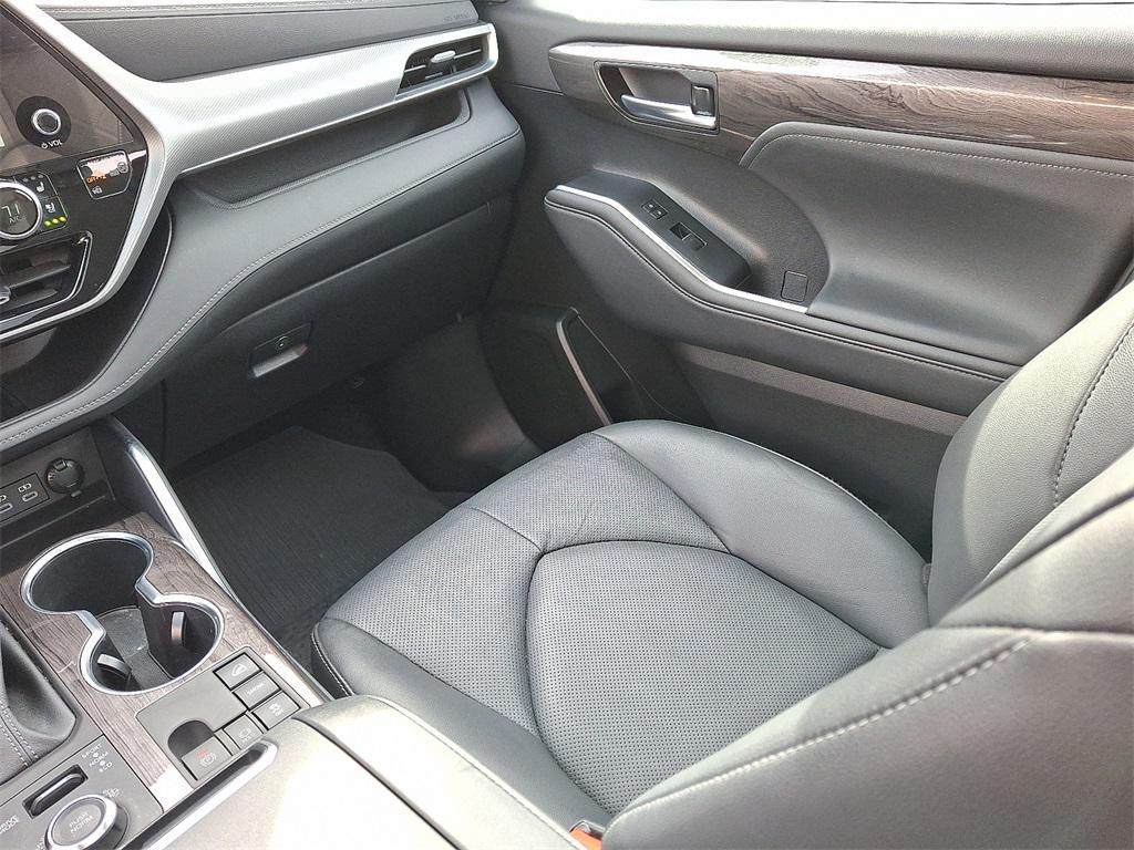 used 2024 Toyota Highlander car, priced at $48,977