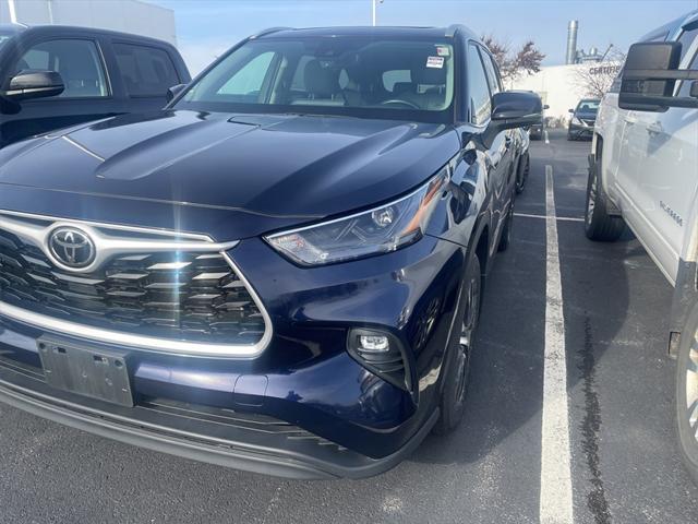 used 2022 Toyota Highlander car, priced at $37,643