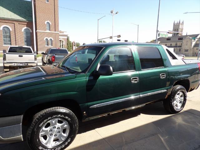 used 2003 Chevrolet Avalanche car, priced at $4,900