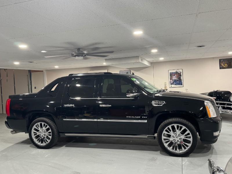 used 2013 Cadillac Escalade EXT car, priced at $22,000