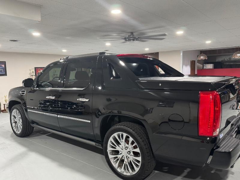 used 2013 Cadillac Escalade EXT car, priced at $22,000