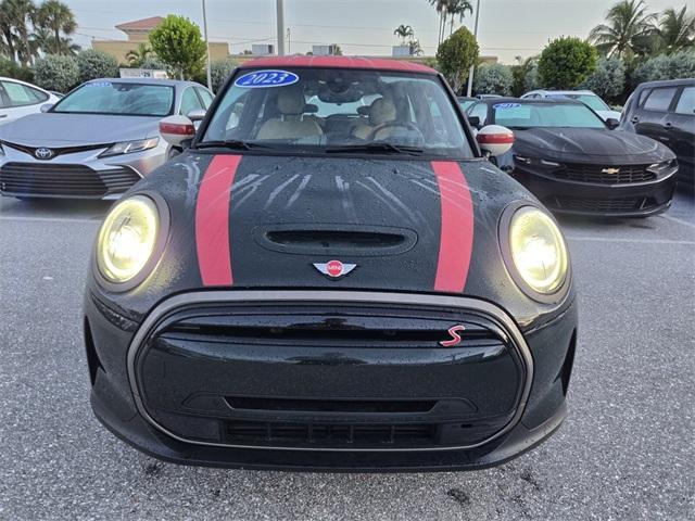 used 2023 MINI SE Hardtop car, priced at $19,900