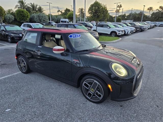 used 2023 MINI SE Hardtop car, priced at $19,900