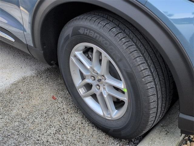 new 2025 Ford Explorer car, priced at $40,967