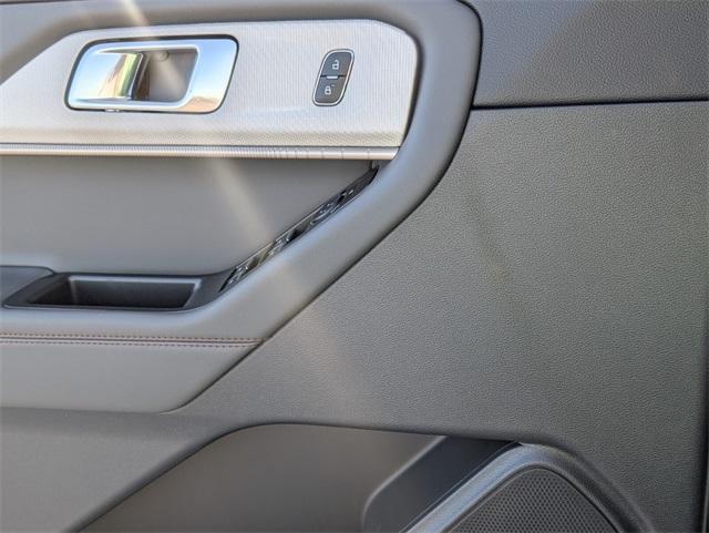 new 2025 Ford Explorer car, priced at $40,512
