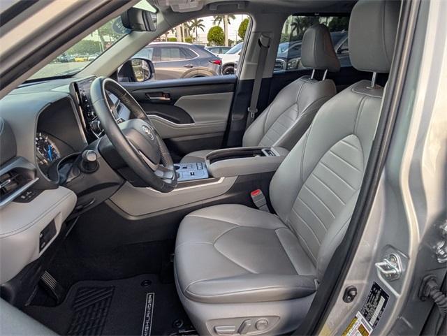 used 2022 Toyota Highlander Hybrid car, priced at $34,700