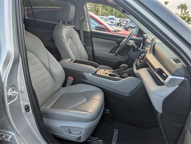 used 2022 Toyota Highlander Hybrid car, priced at $34,700