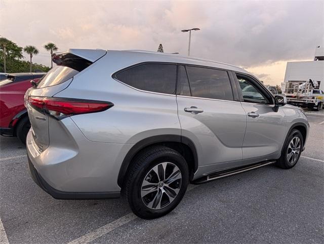 used 2022 Toyota Highlander Hybrid car, priced at $34,700