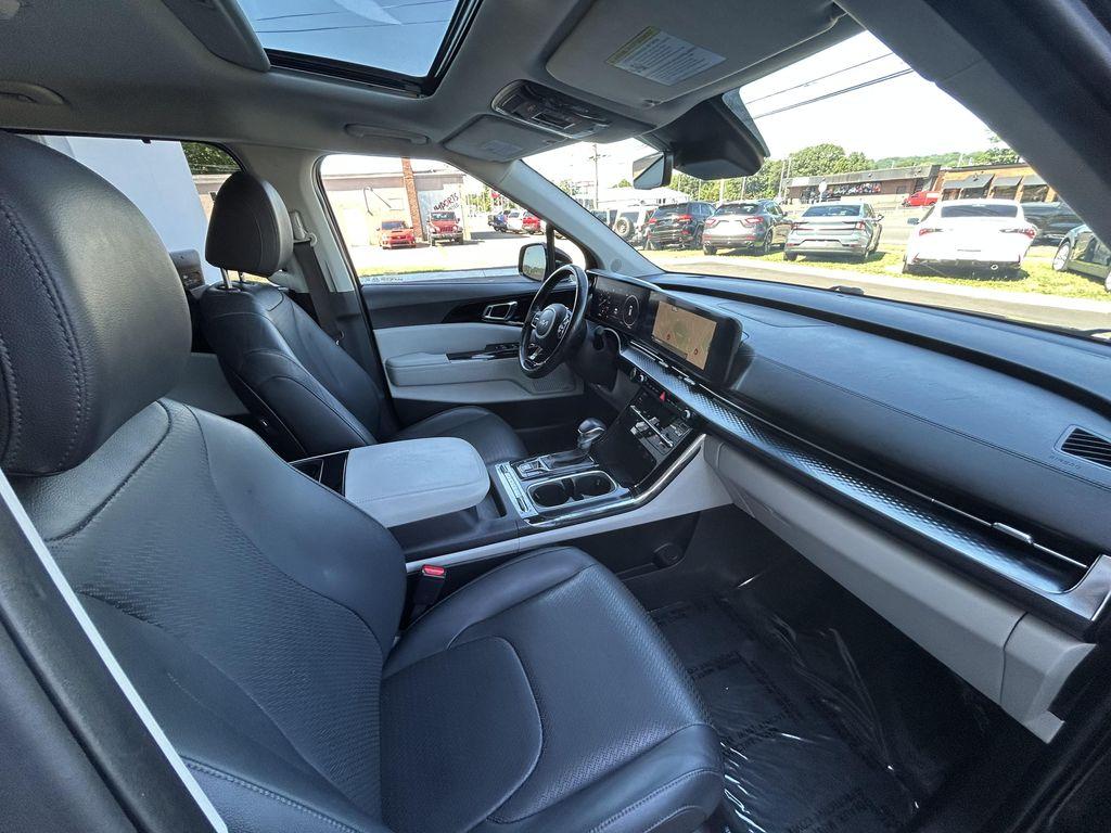 used 2022 Kia Carnival car, priced at $26,900
