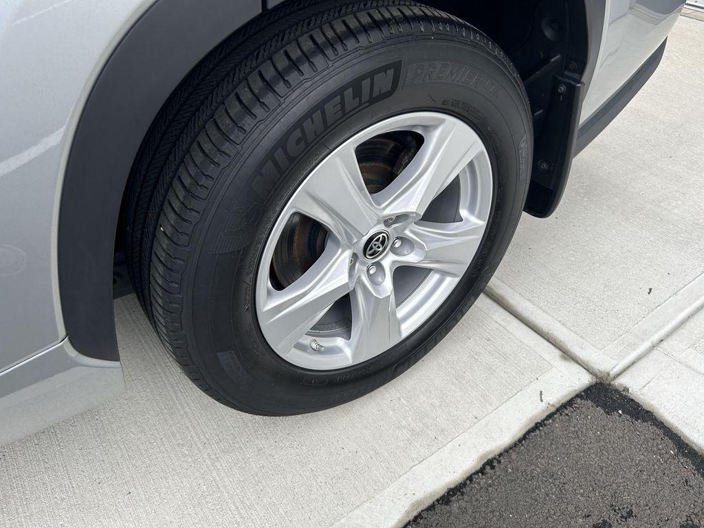 used 2022 Toyota Highlander car, priced at $24,900
