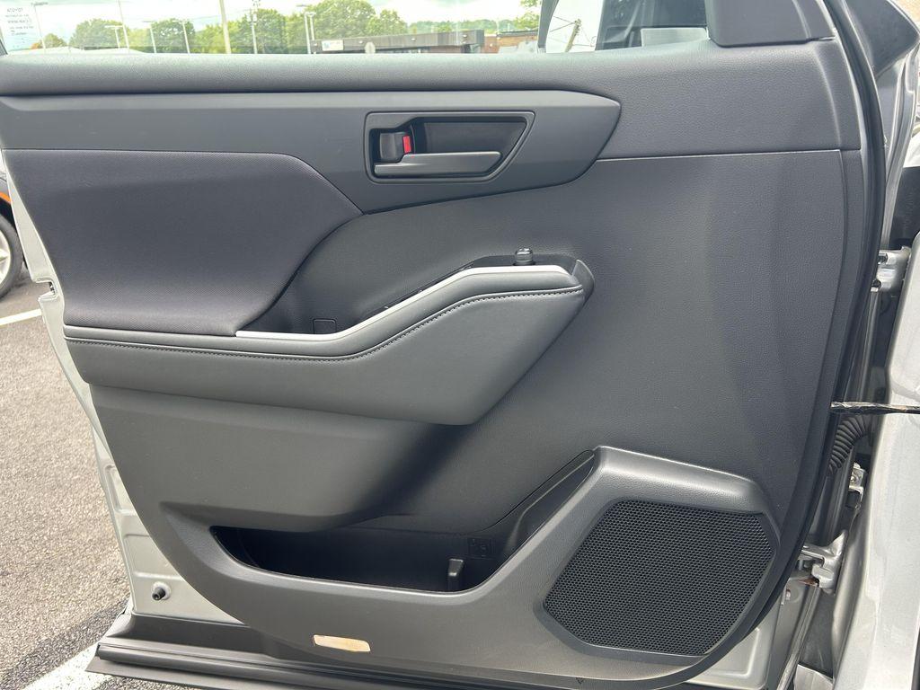 used 2022 Toyota Highlander car, priced at $24,900