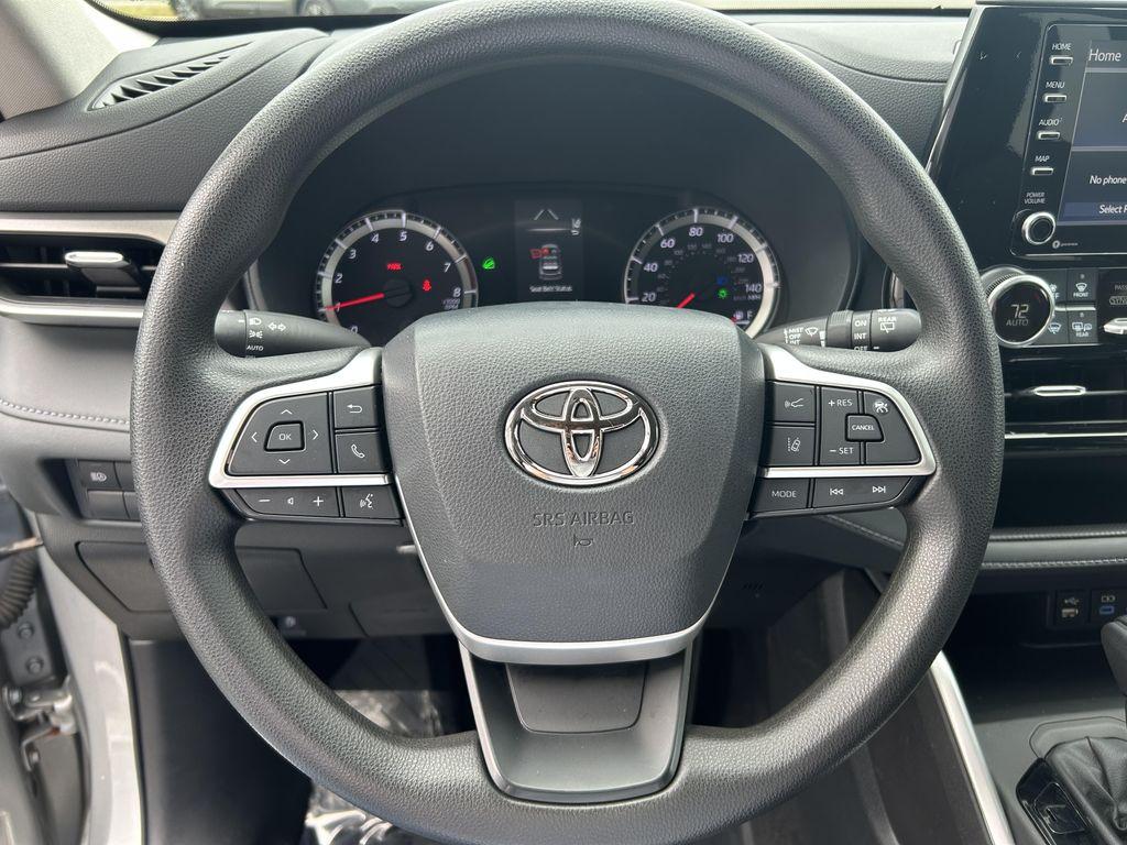 used 2022 Toyota Highlander car, priced at $24,900