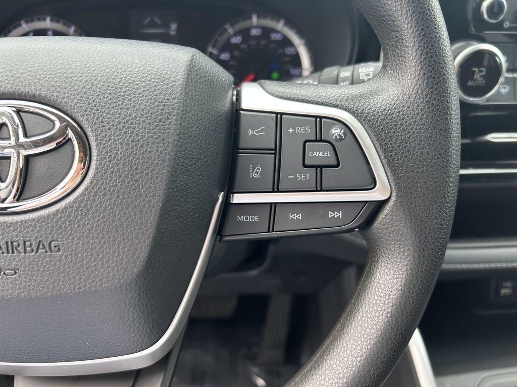 used 2022 Toyota Highlander car, priced at $24,900