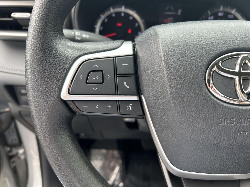 used 2022 Toyota Highlander car, priced at $24,900