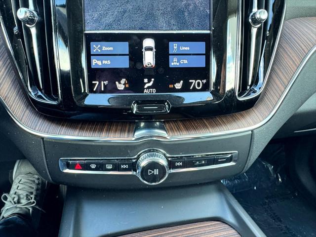 used 2021 Volvo XC60 car, priced at $25,900