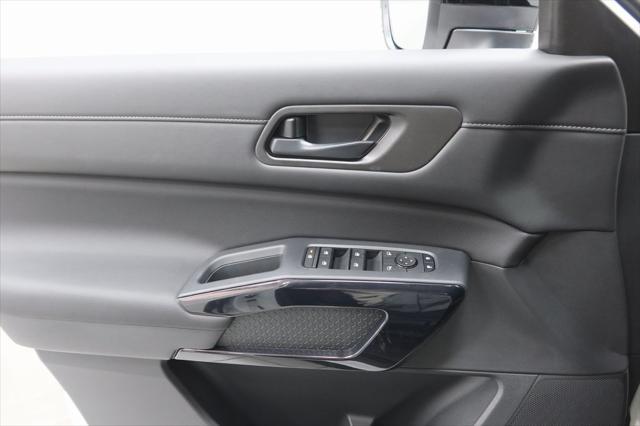 new 2025 Nissan Pathfinder car, priced at $40,450