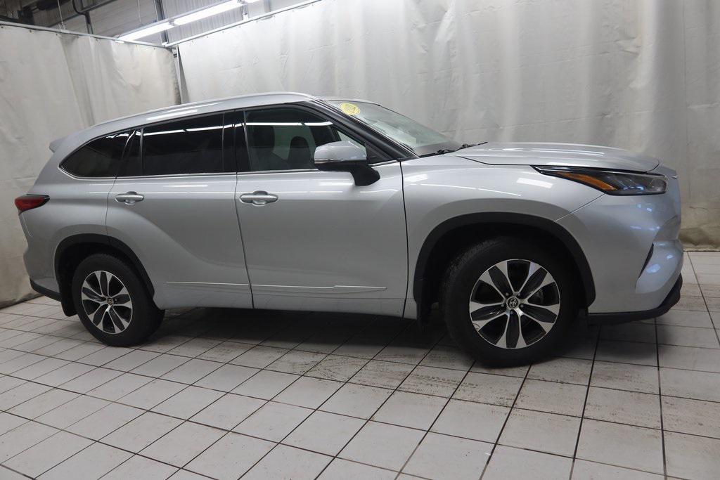 used 2022 Toyota Highlander car, priced at $31,960