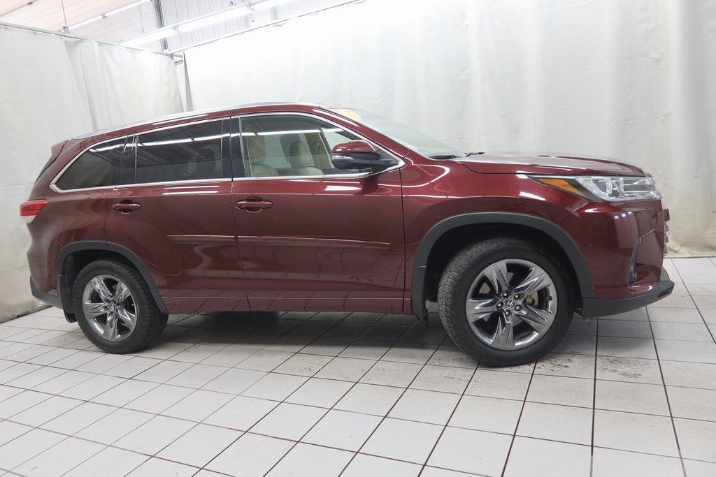 used 2018 Toyota Highlander car, priced at $28,806