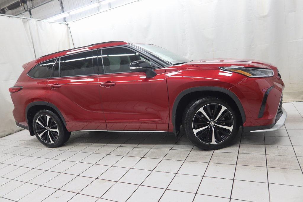 used 2021 Toyota Highlander car, priced at $38,070