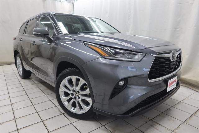 used 2020 Toyota Highlander car, priced at $30,730