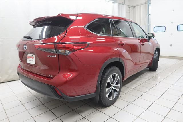 used 2021 Toyota Highlander Hybrid car, priced at $35,228