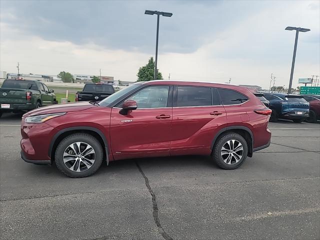 used 2021 Toyota Highlander Hybrid car, priced at $35,228