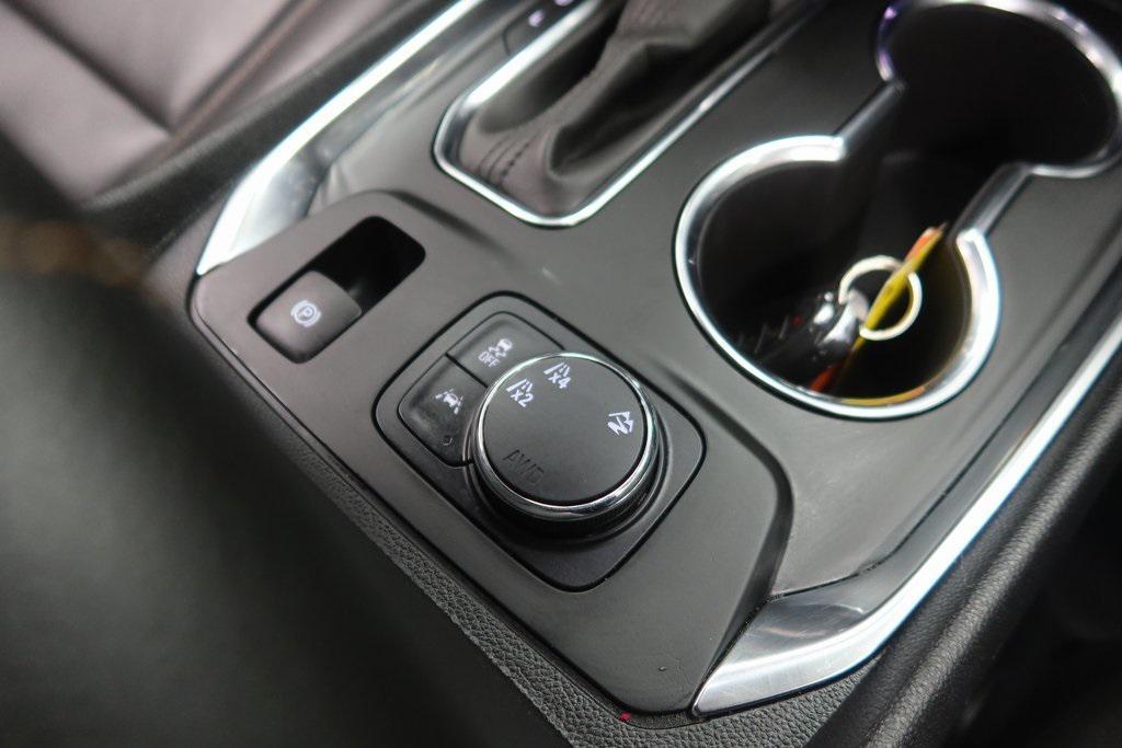 used 2021 Chevrolet Traverse car, priced at $28,676