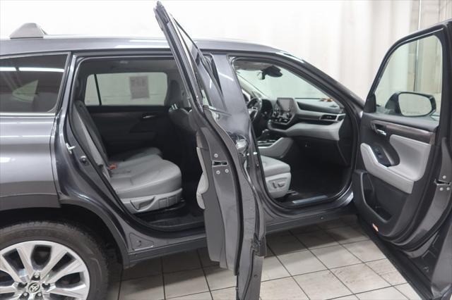 used 2021 Toyota Highlander Hybrid car, priced at $34,960
