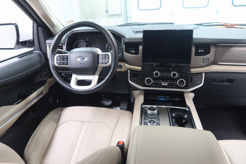 used 2024 Ford Expedition car, priced at $59,158