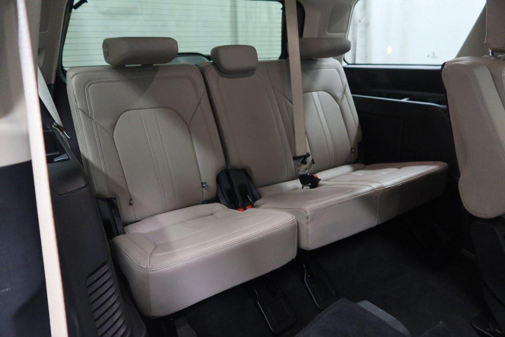 used 2024 Ford Expedition car, priced at $59,158