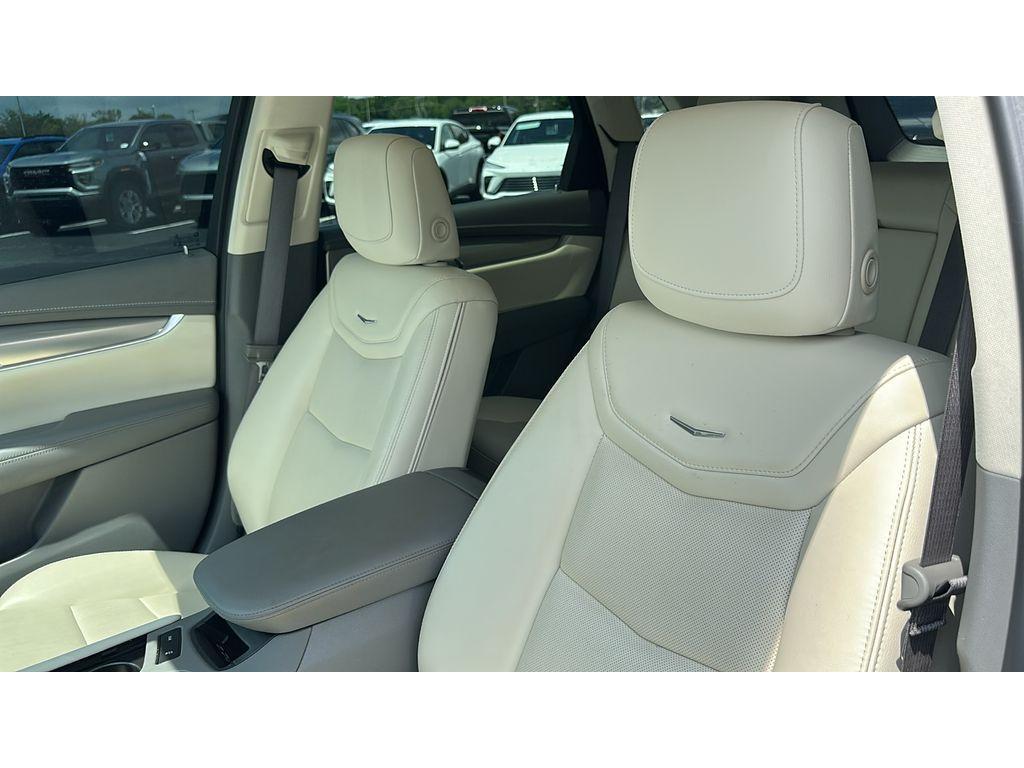 used 2023 Cadillac XT5 car, priced at $37,111