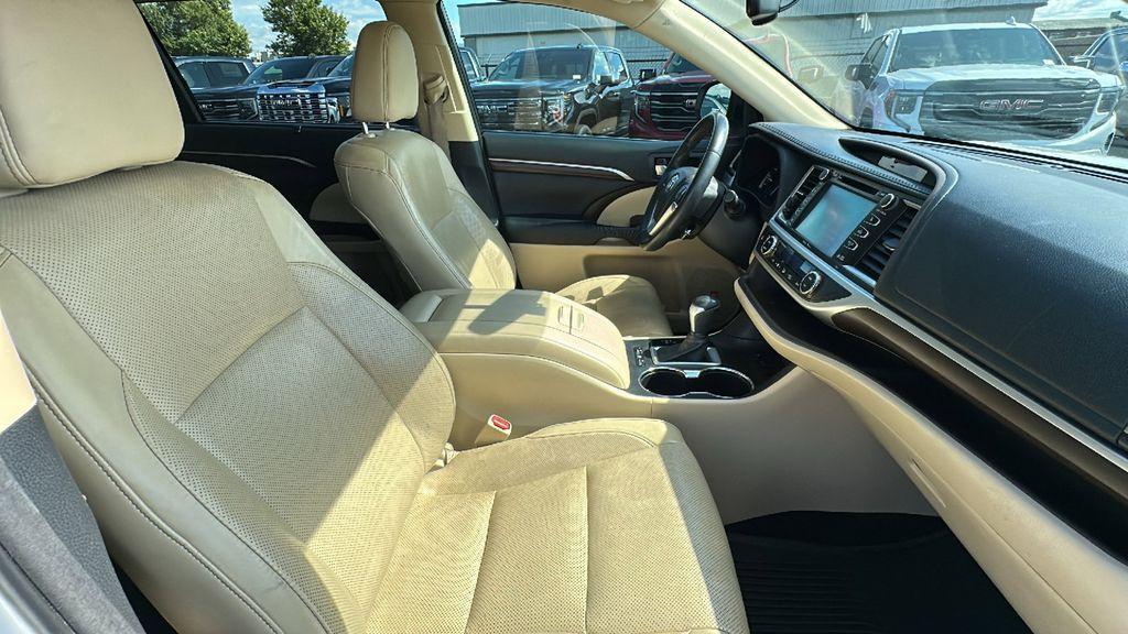 used 2015 Toyota Highlander car, priced at $16,998