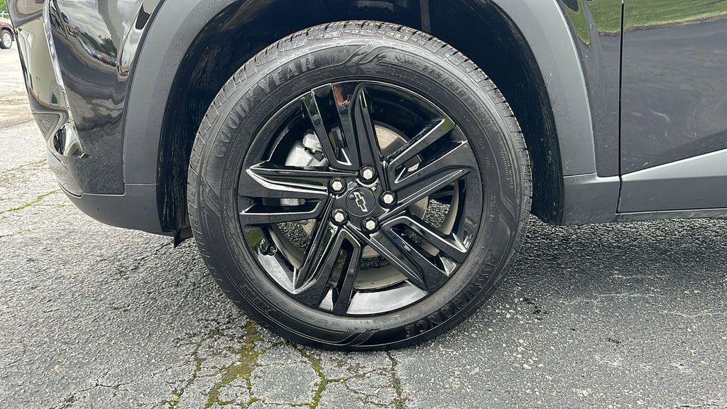 used 2025 Chevrolet Trax car, priced at $24,998