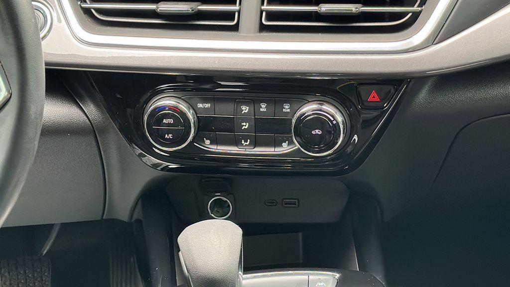 used 2025 Chevrolet Trax car, priced at $24,998