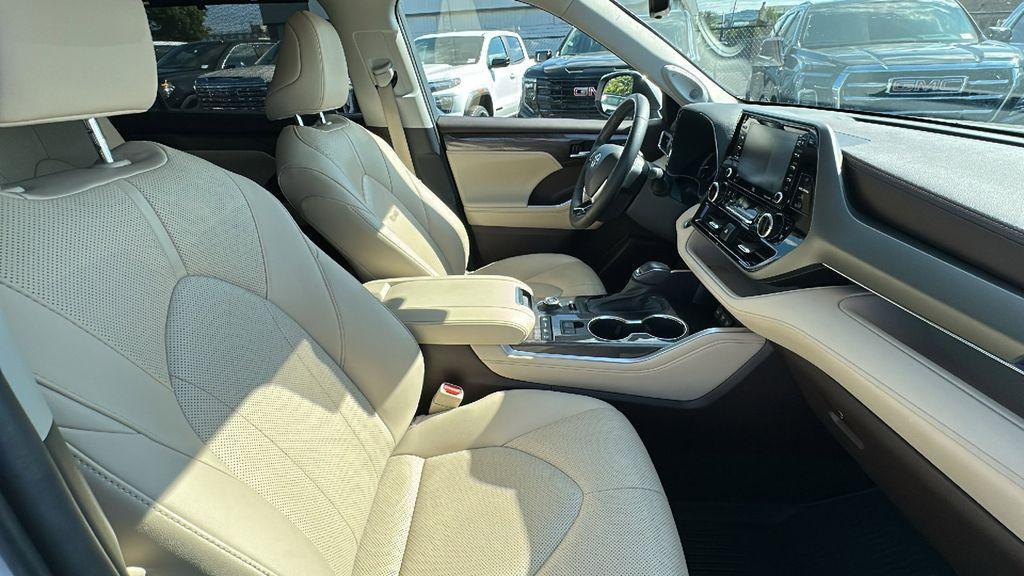 used 2021 Toyota Highlander car, priced at $36,239