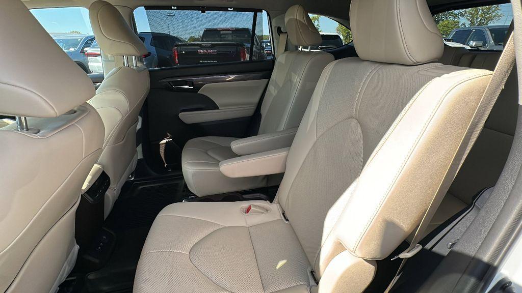 used 2021 Toyota Highlander car, priced at $36,239
