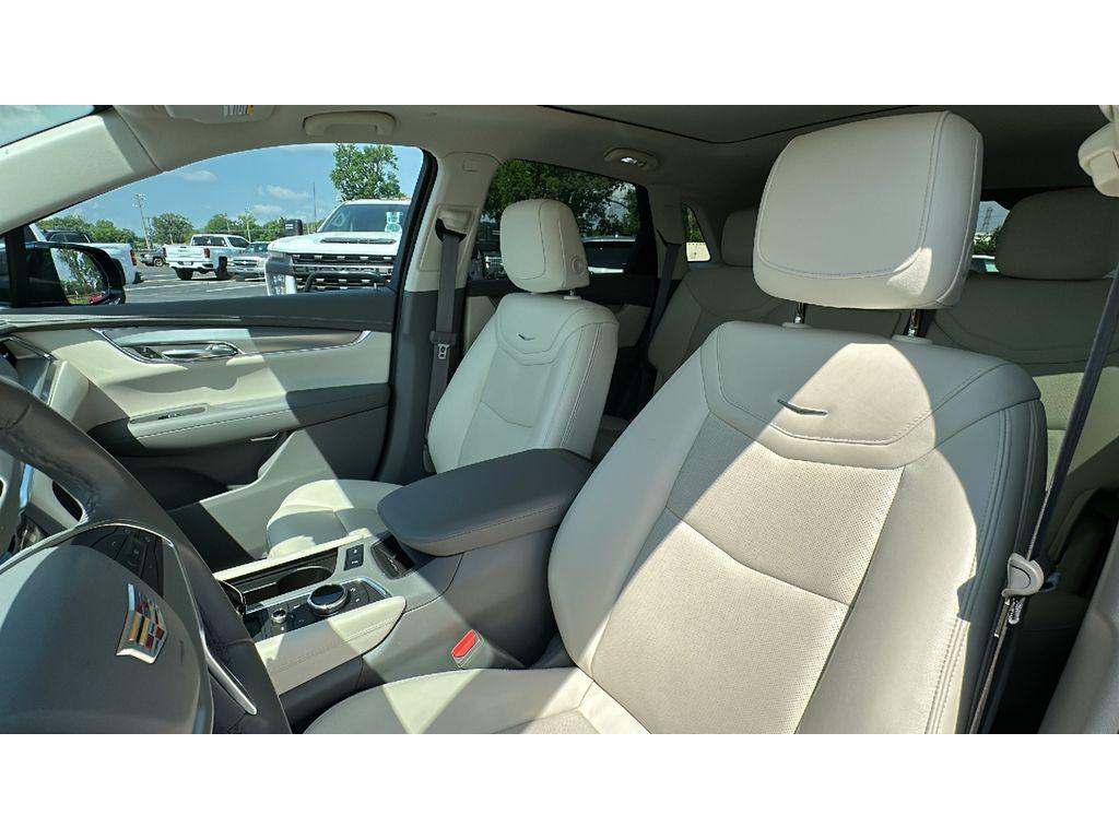 used 2022 Cadillac XT5 car, priced at $31,898