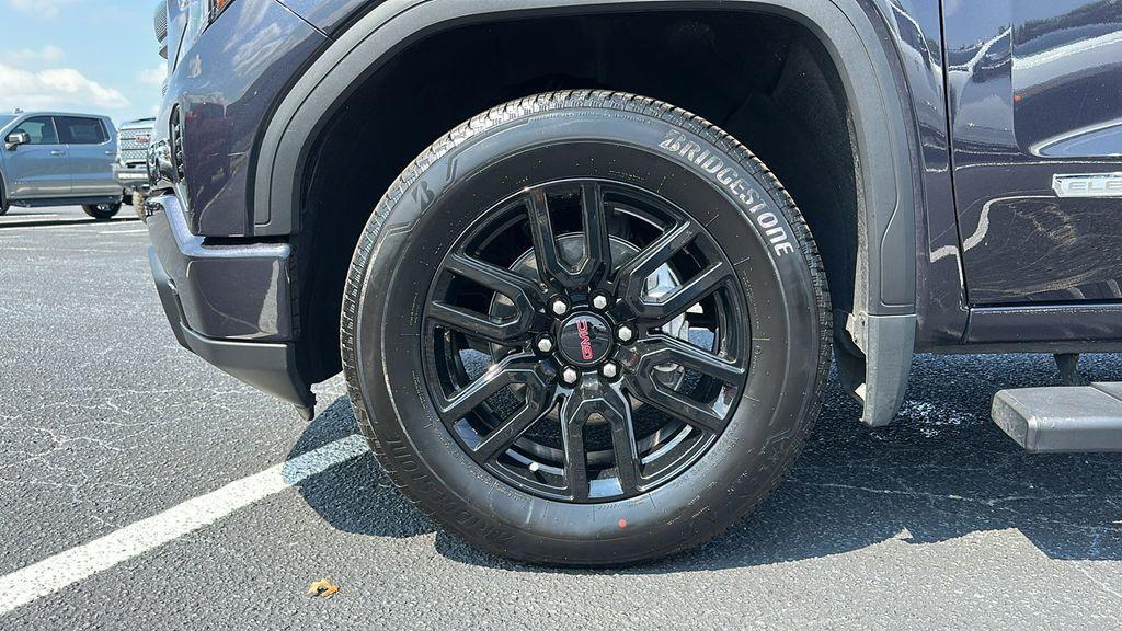 used 2024 GMC Sierra 1500 car, priced at $39,900